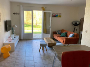 Appartement climatisé 2 chambres 60m2 Dans un grand jardin à 900 m des plages